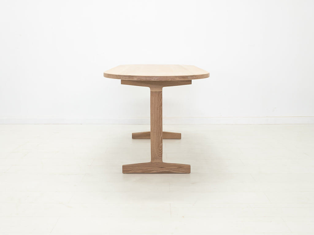 BANQ Dining Table