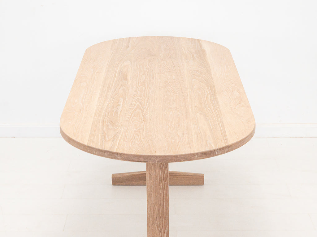 BANQ Dining Table