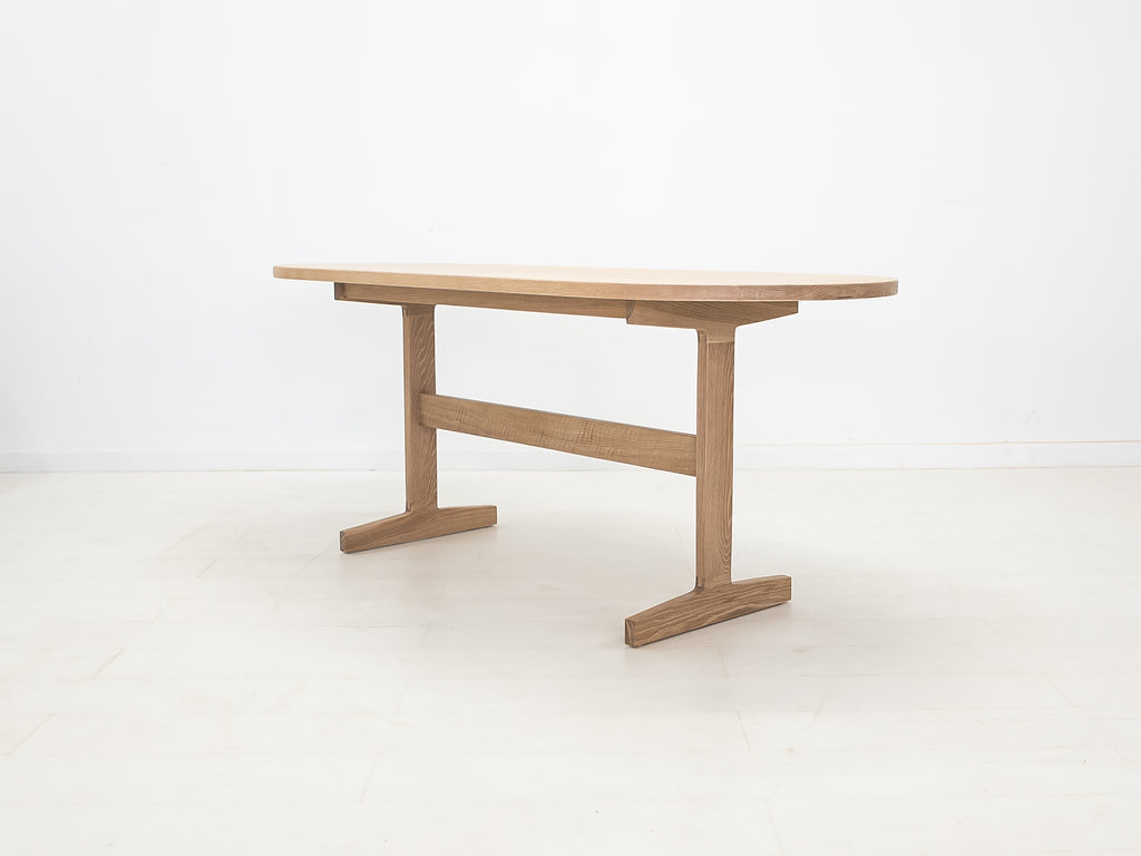 BANQ Dining Table