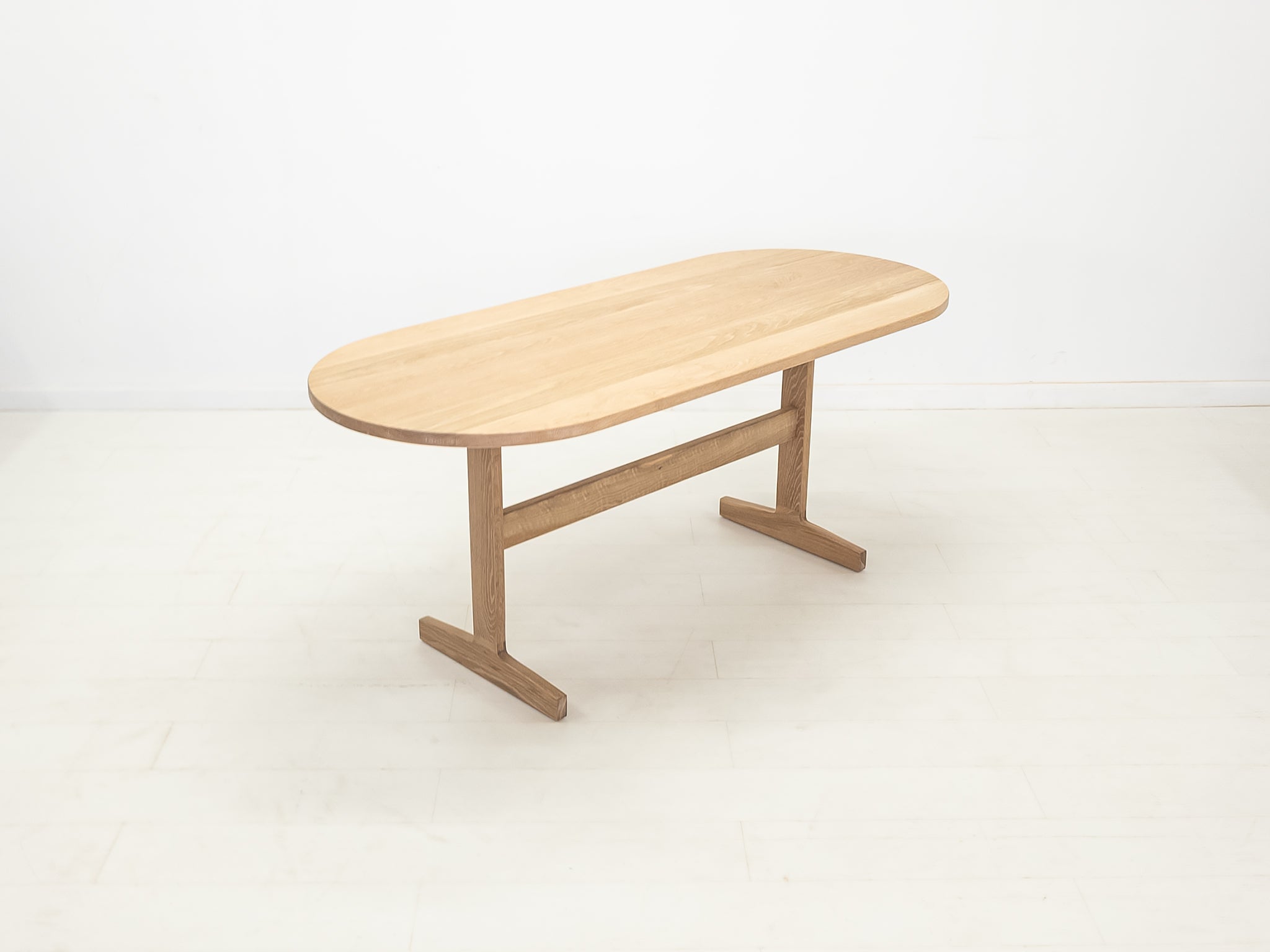 BANQ Dining Table