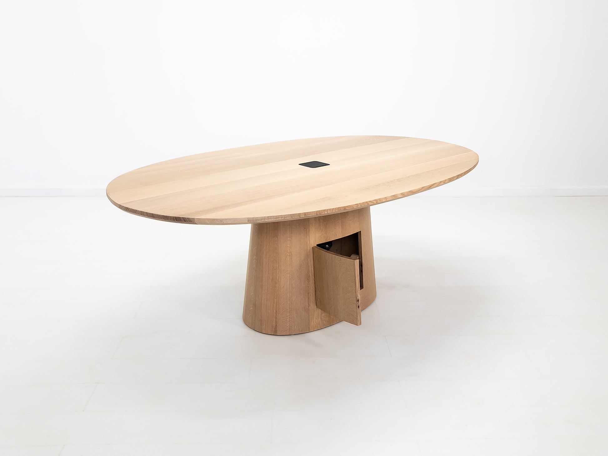 CATE Dining Table