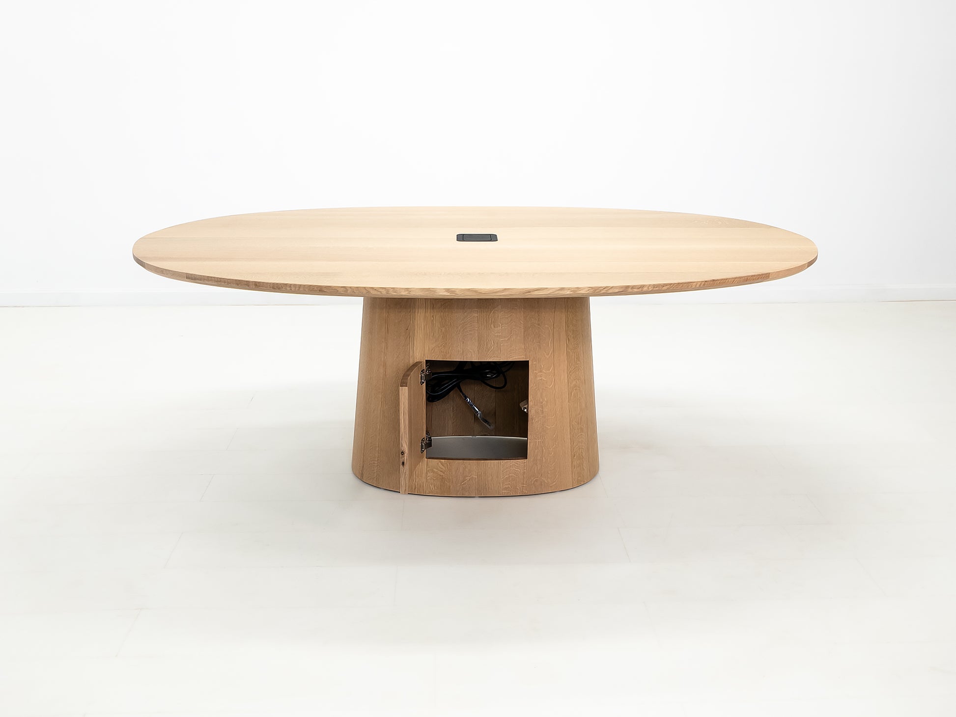 CATE Dining Table