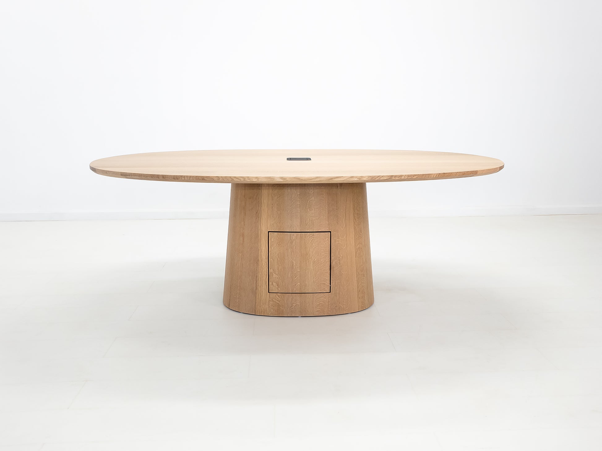 CATE Dining Table