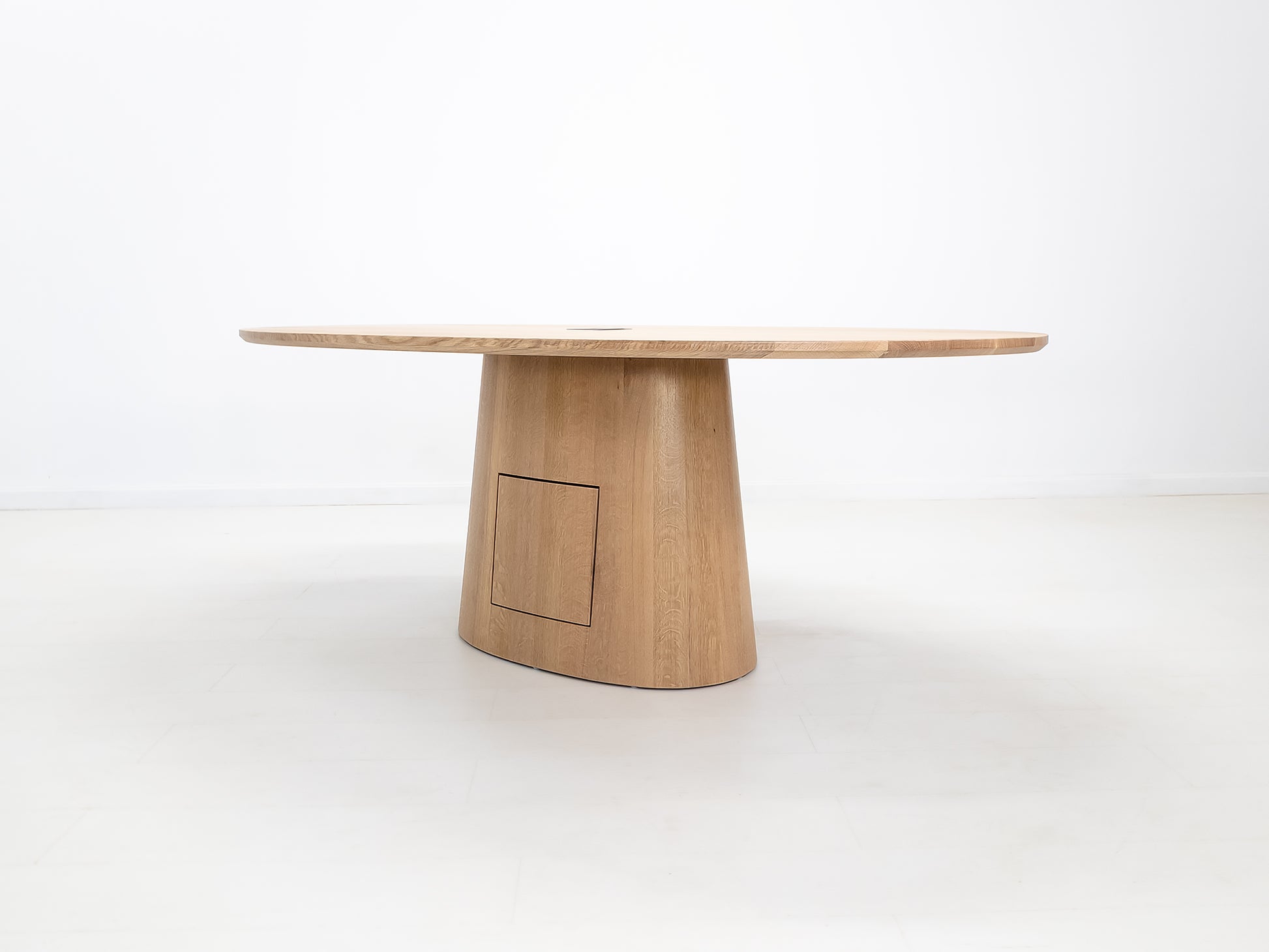 CATE Dining Table