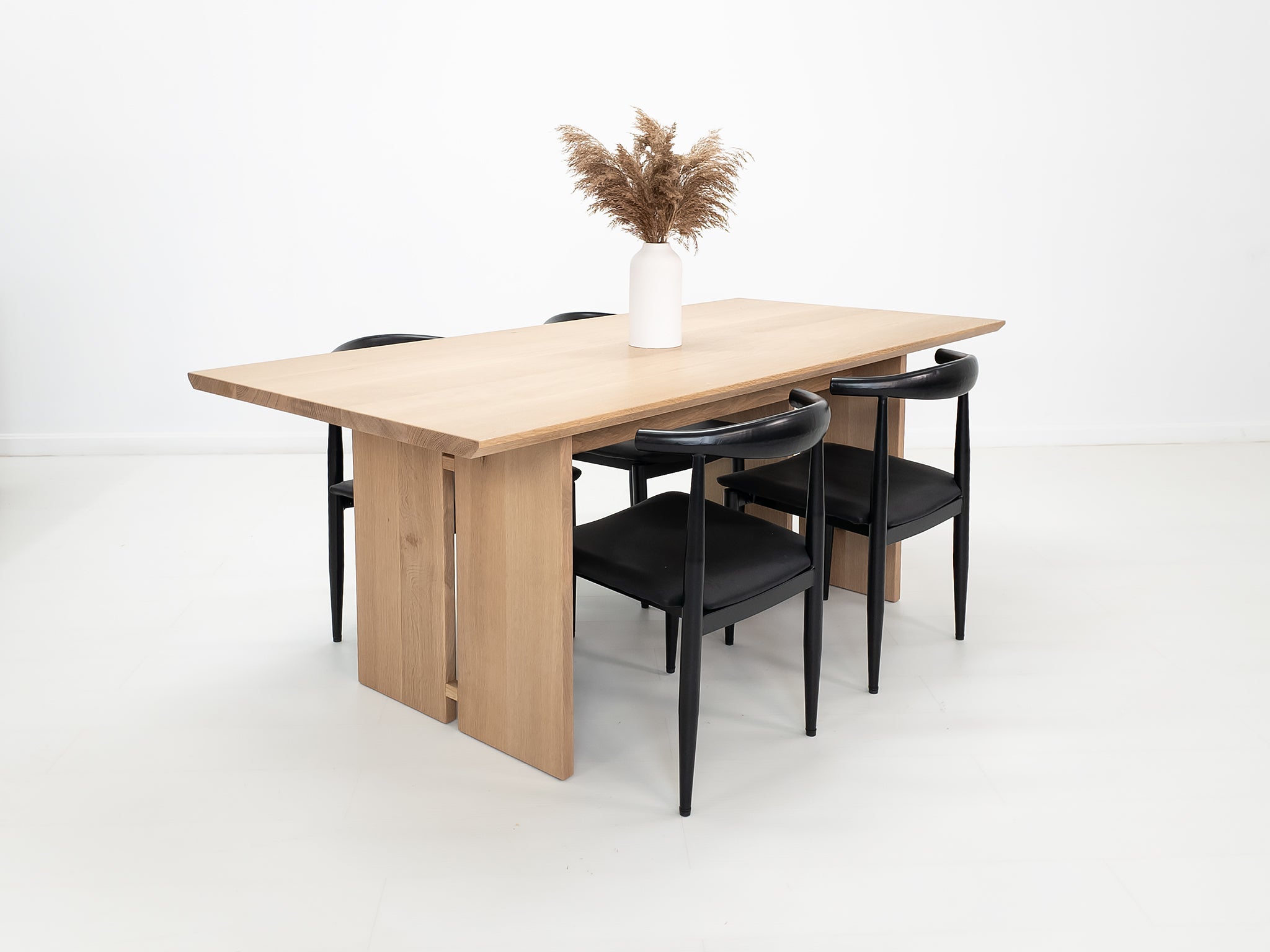 DIVI Dining Table