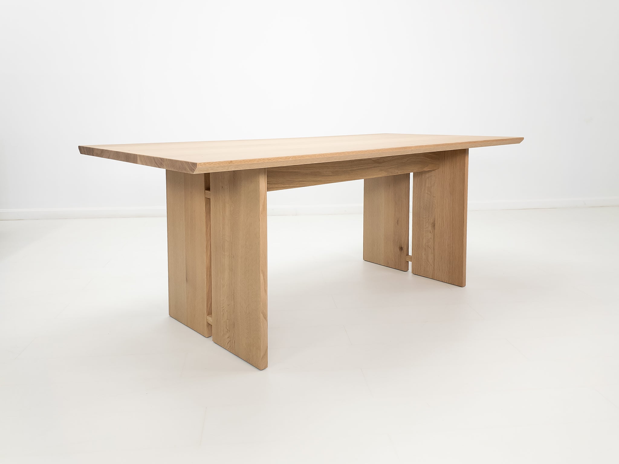 DIVI Dining Table