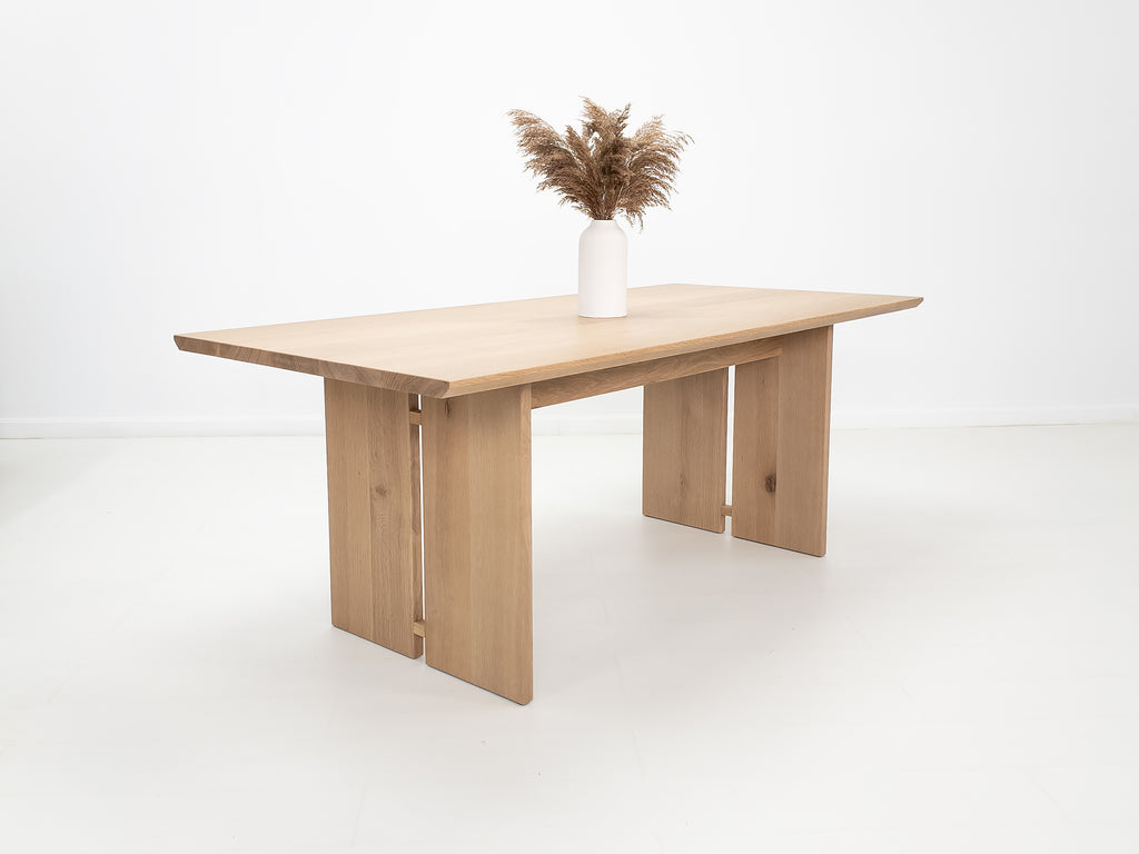DIVI Dining Table
