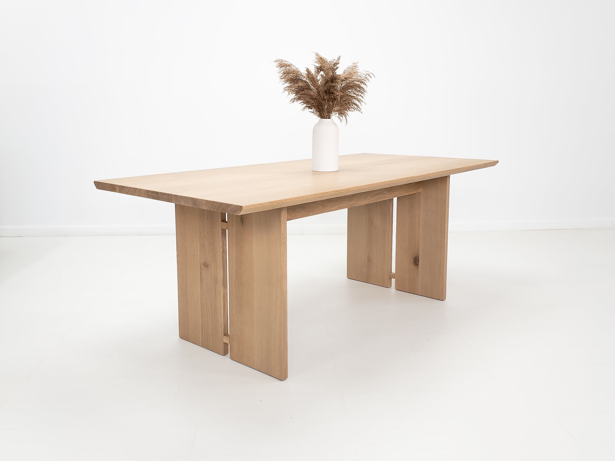 DIVI Dining Table