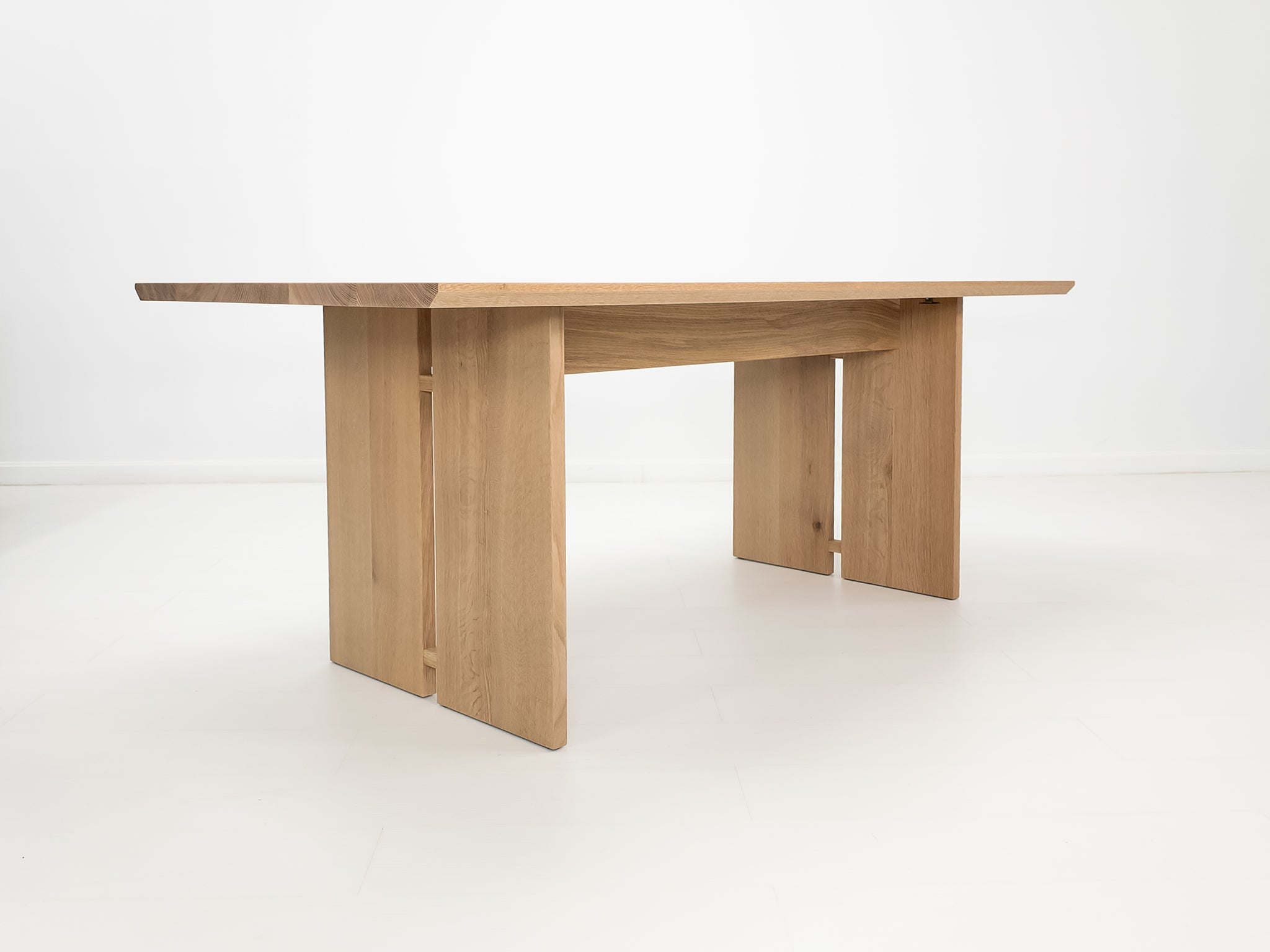 DIVI Dining Table