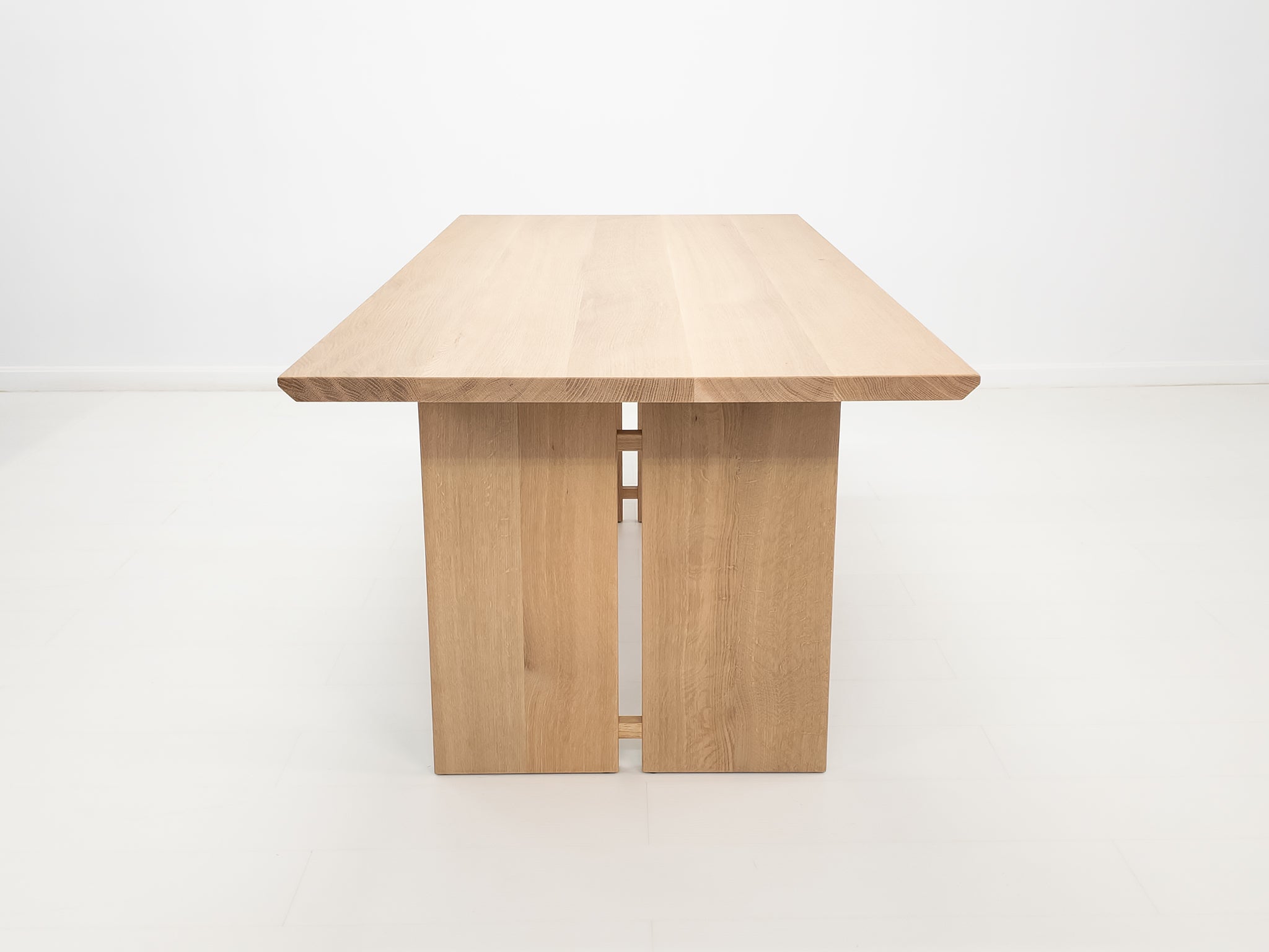 DIVI Dining Table