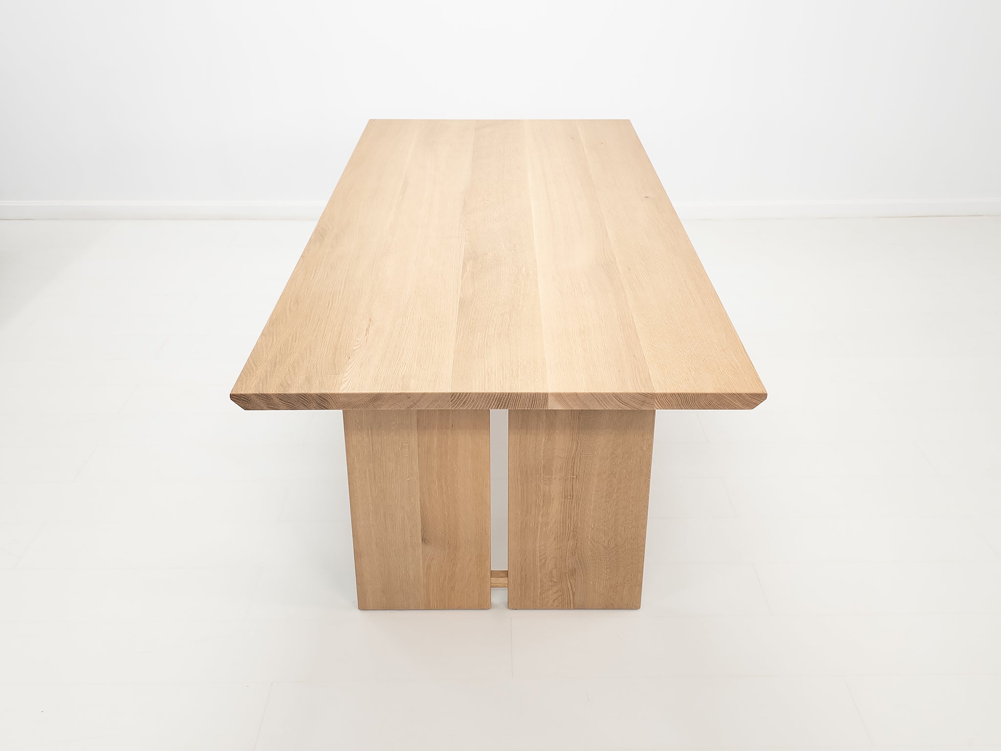 DIVI Dining Table
