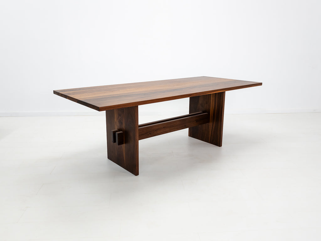 IN STOCK: DUKE Dining Table