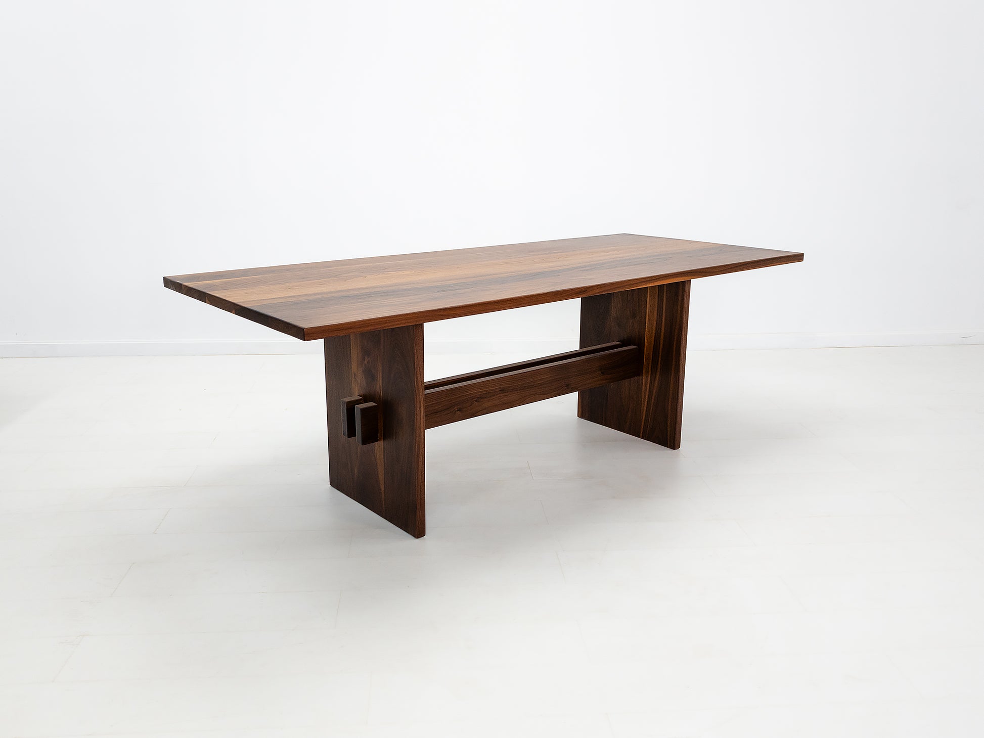 DUKE Dining Table