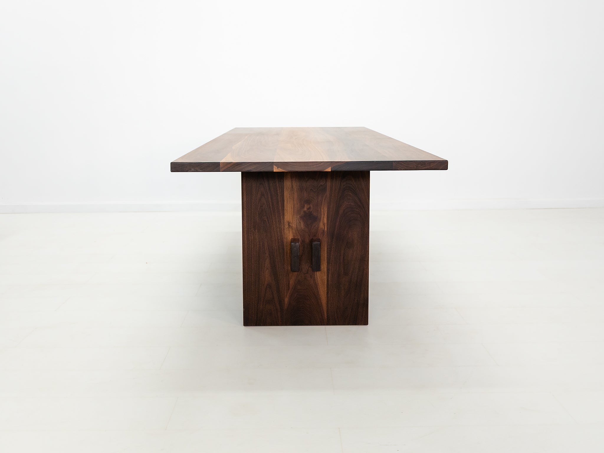 IN STOCK: DUKE Dining Table