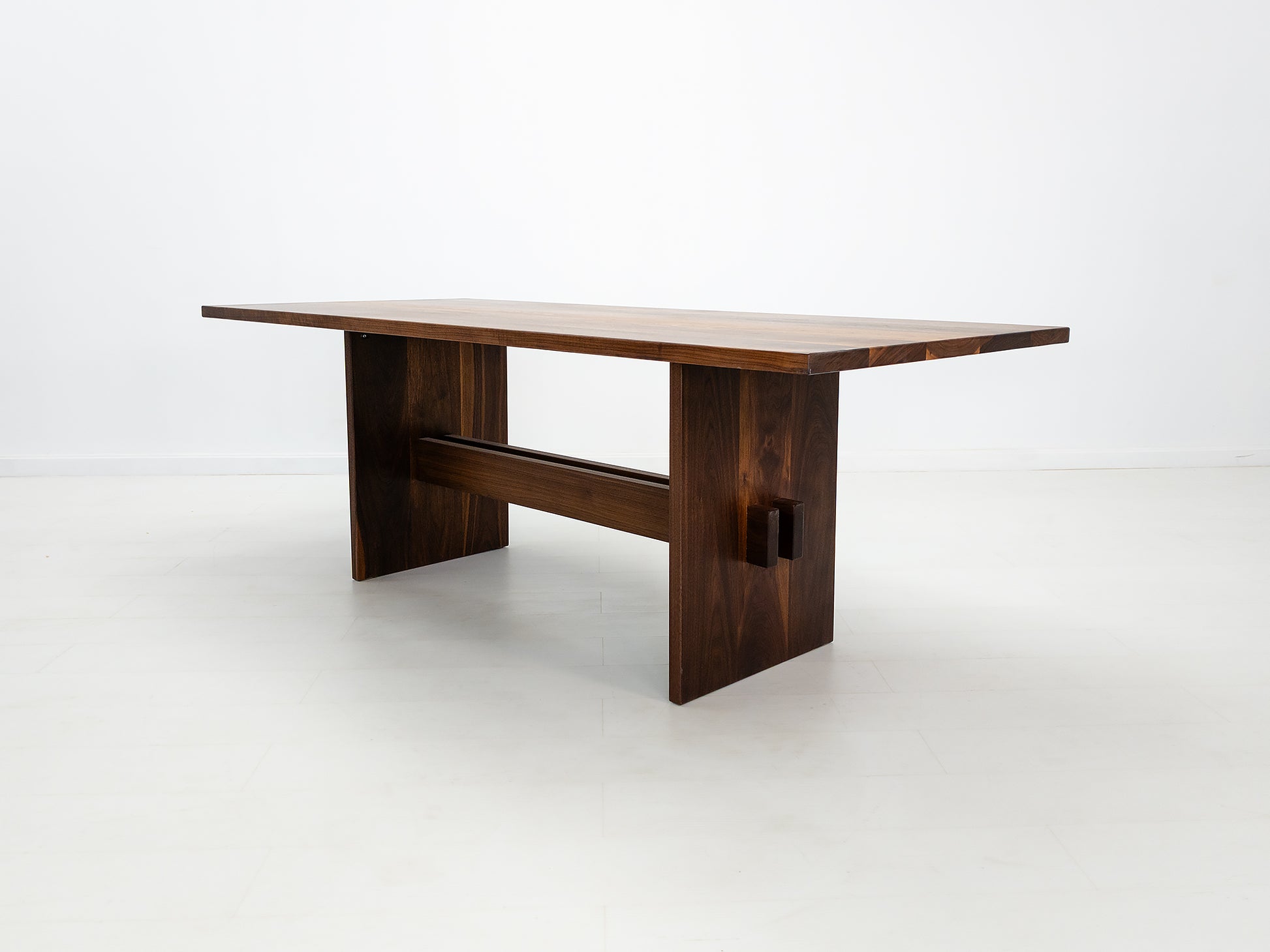 DUKE Dining Table
