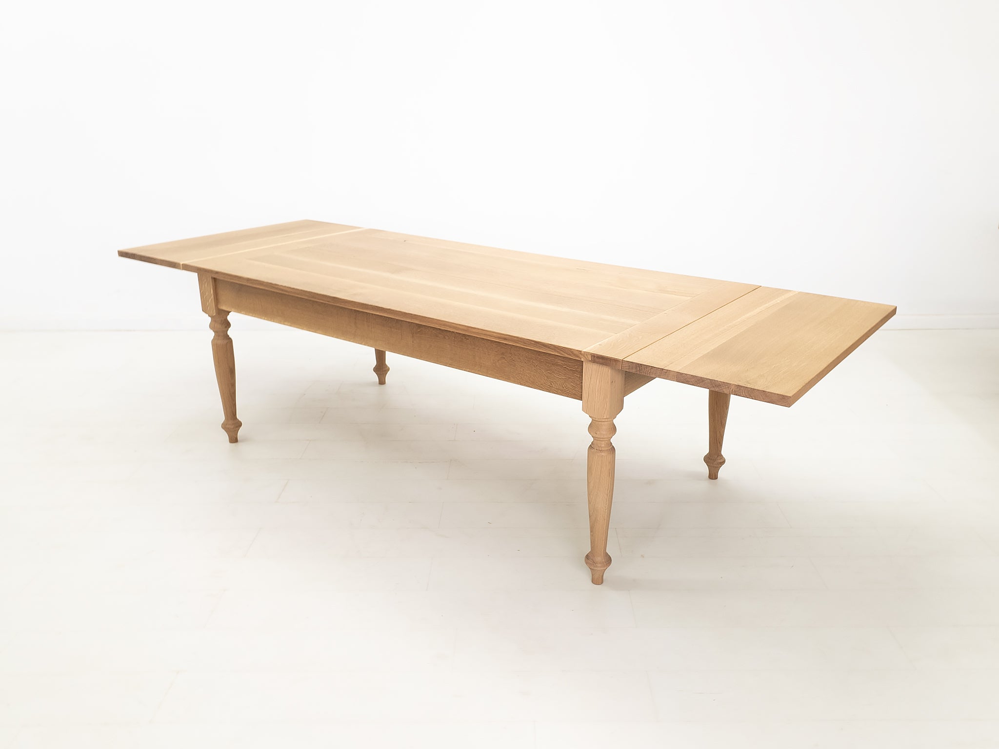 ETTA Dining Table