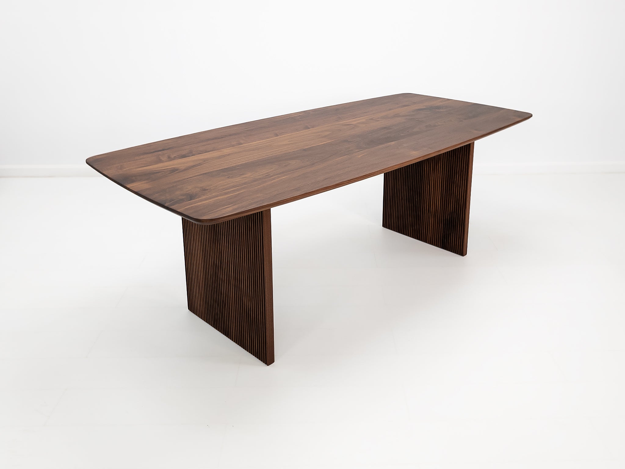 GLEE Dining Table