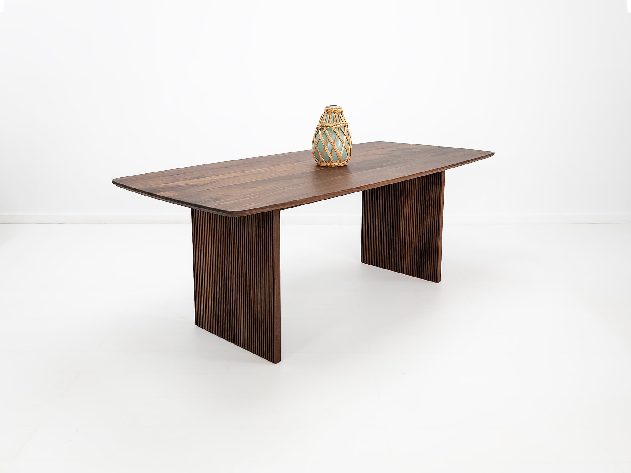 GLEE Dining Table
