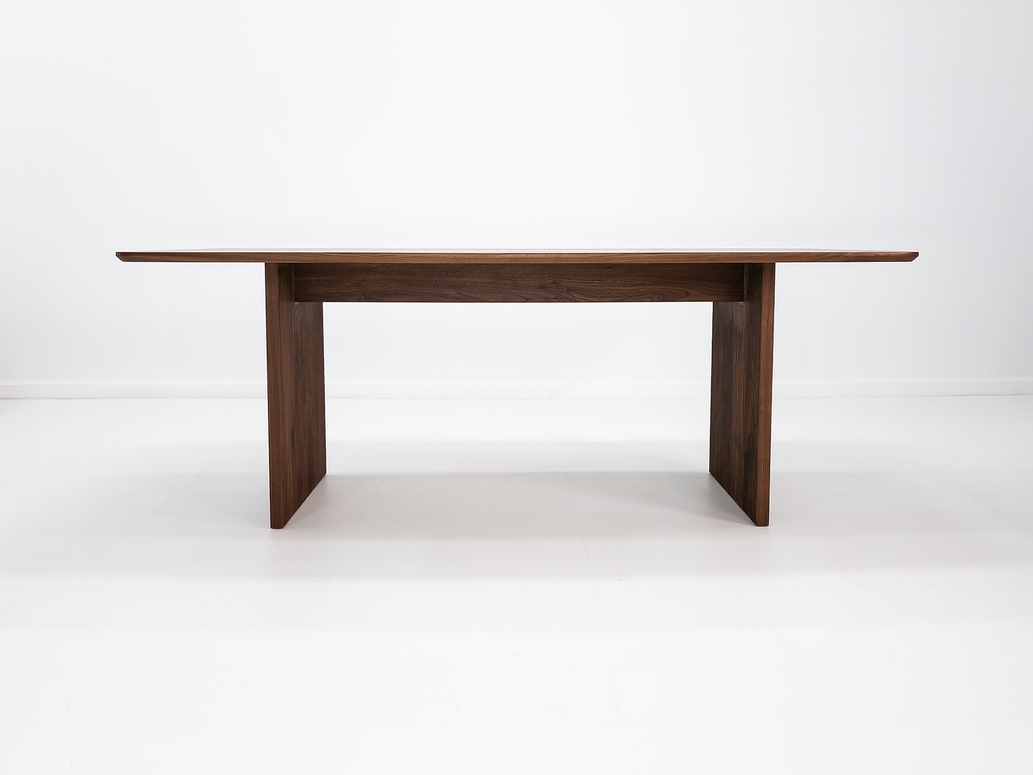 GLEE Dining Table