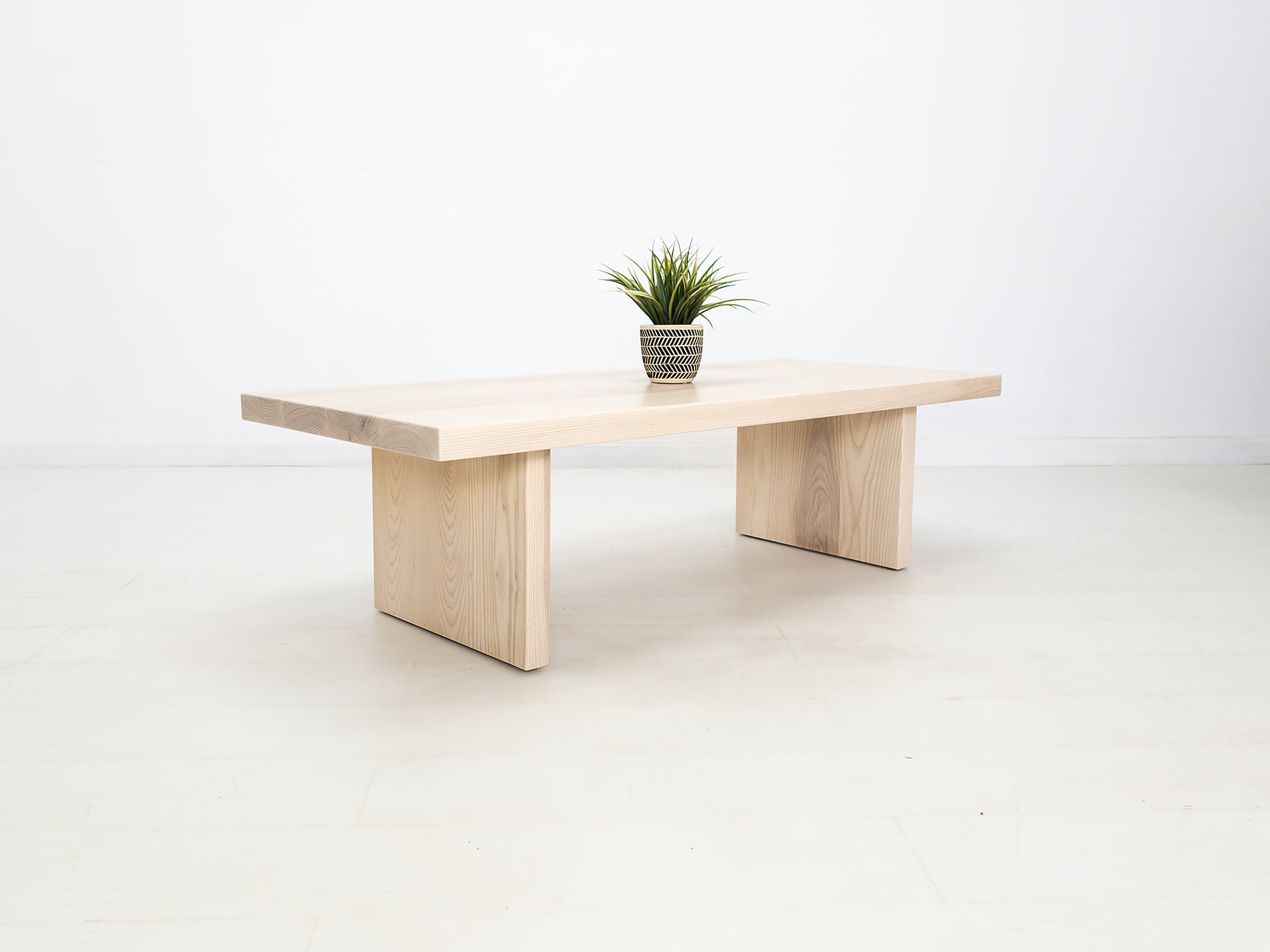 LILY Deluxe Coffee Table