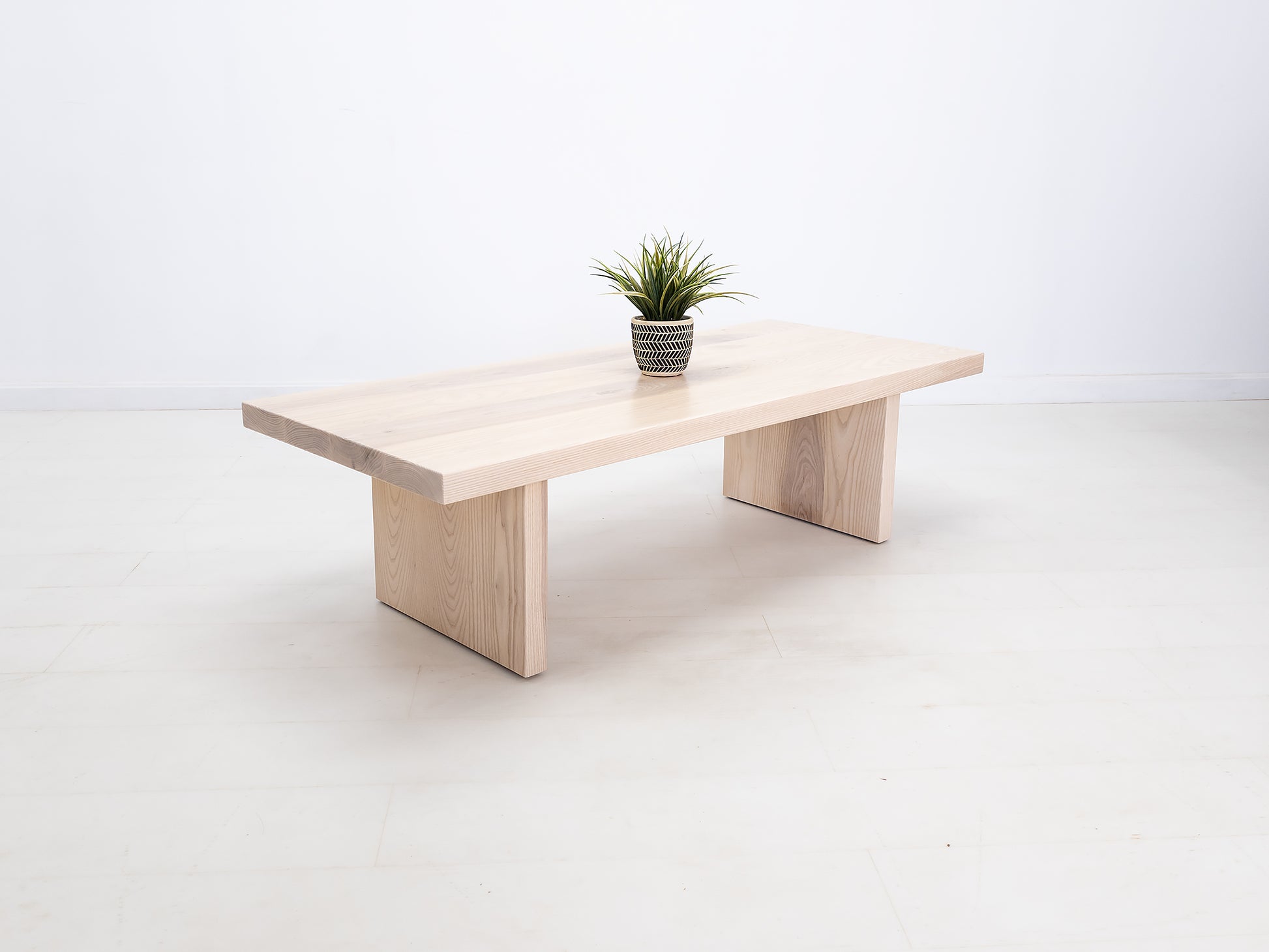 LILY Deluxe Coffee Table