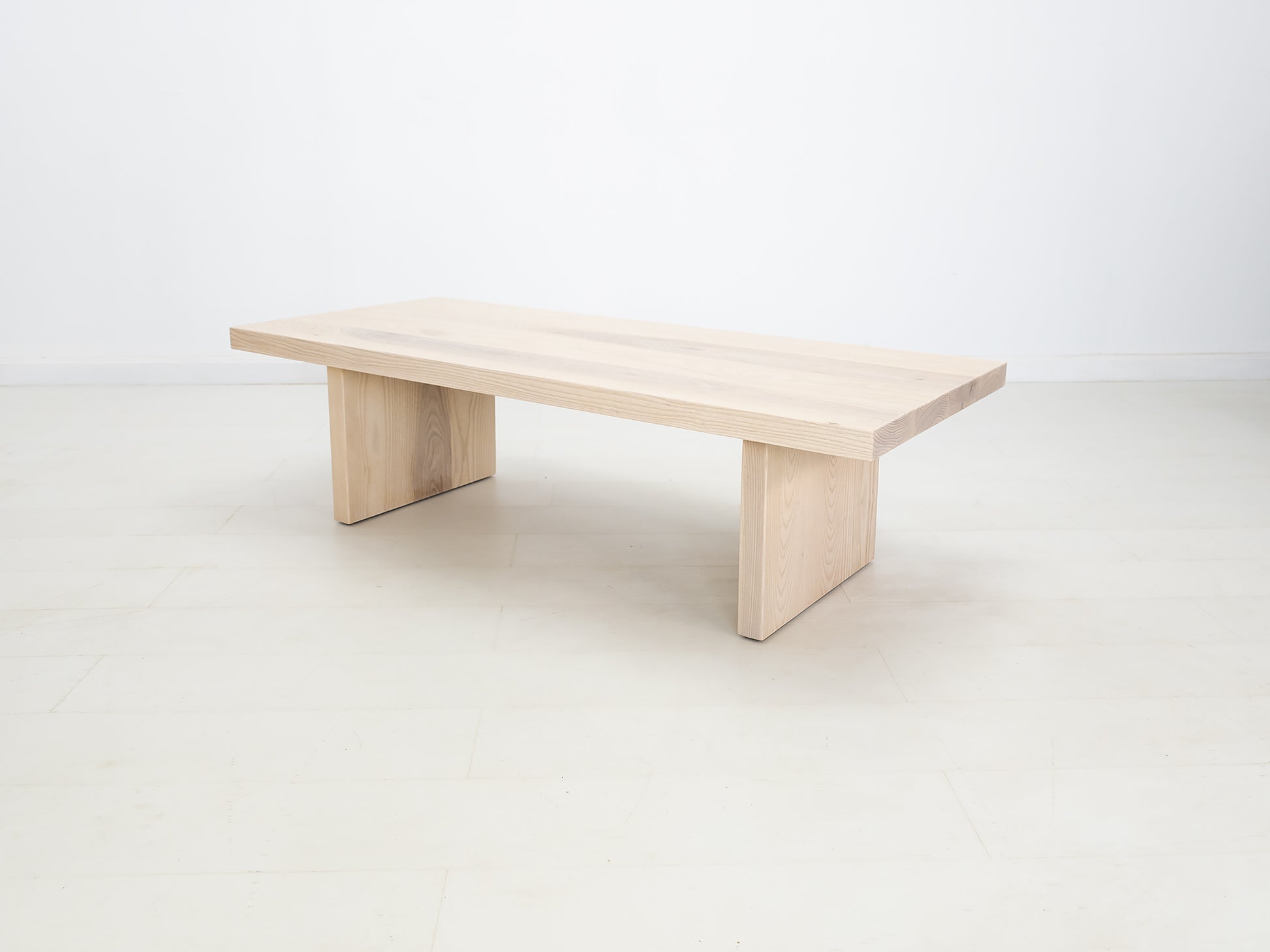 LILY Deluxe Coffee Table