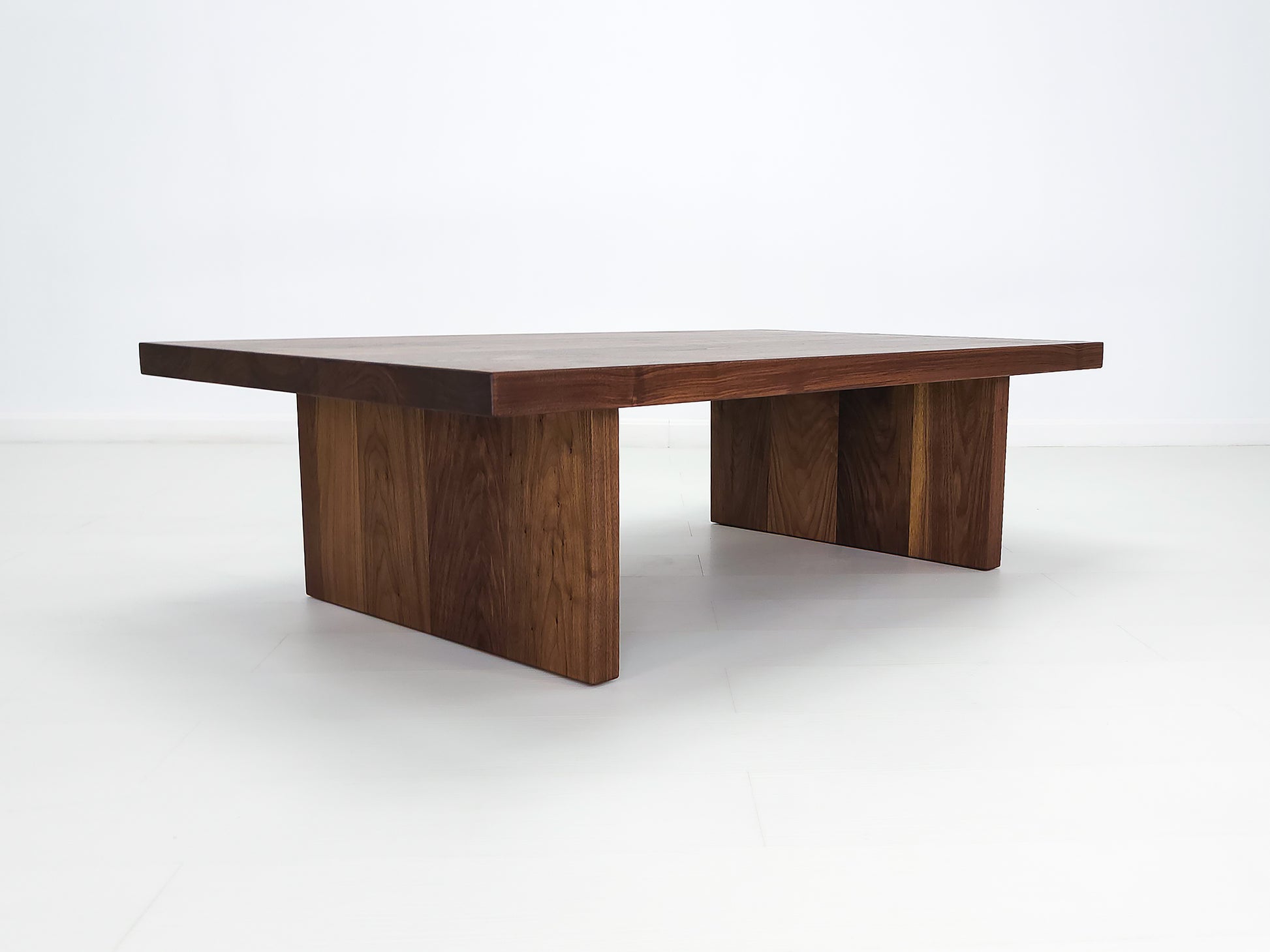 LILY Deluxe Coffee Table