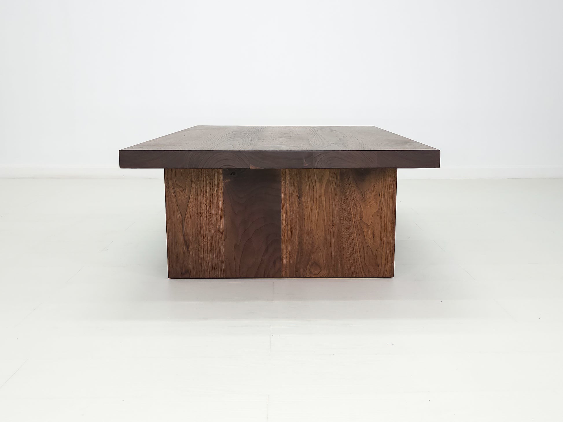 LILY Deluxe Coffee Table
