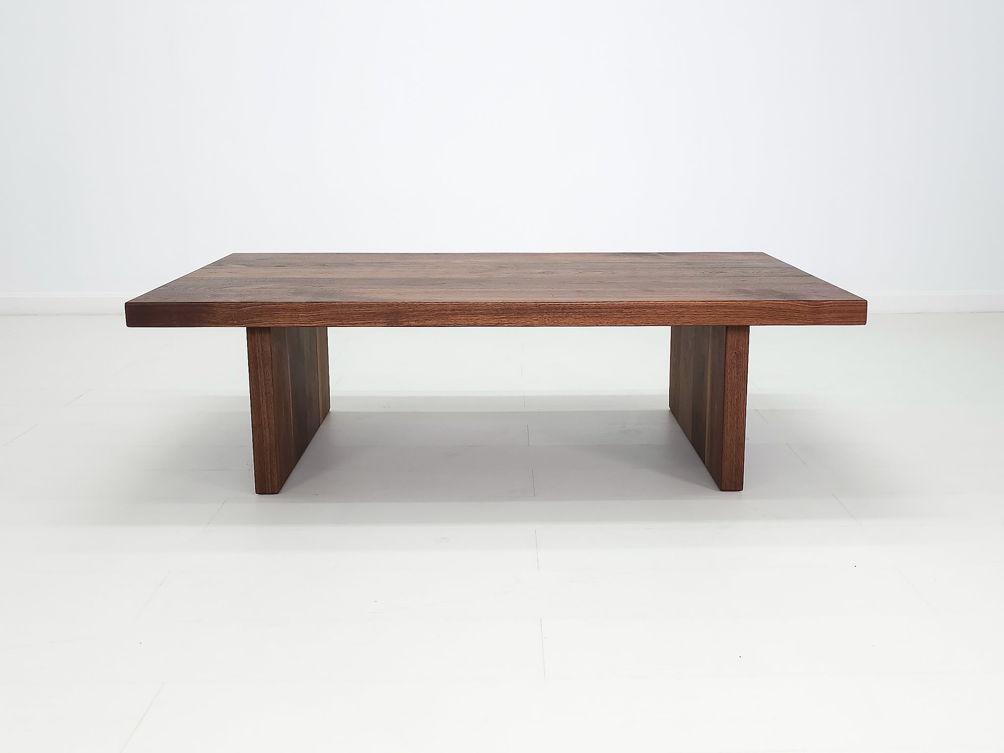 LILY Deluxe Coffee Table