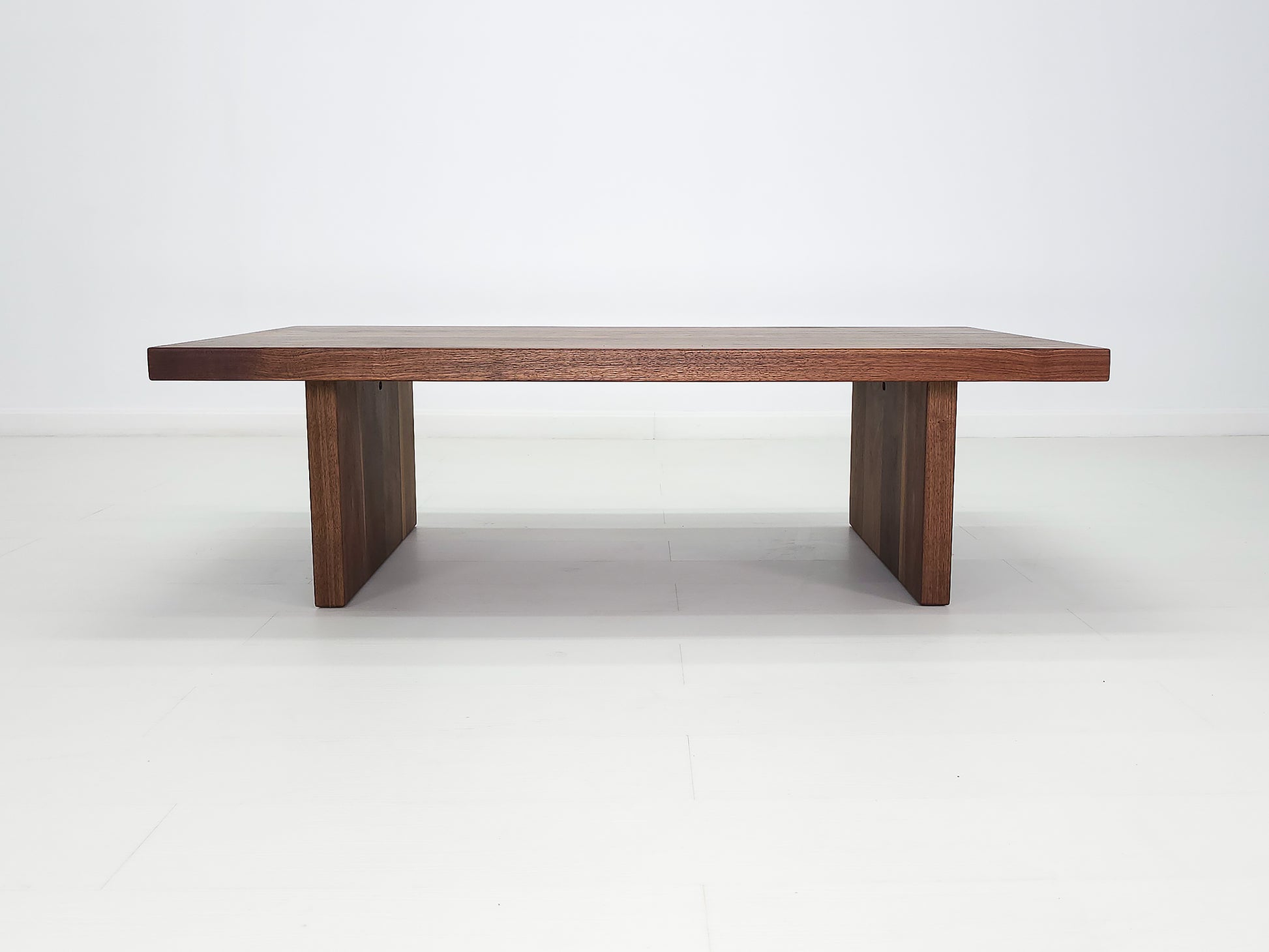 LILY Deluxe Coffee Table