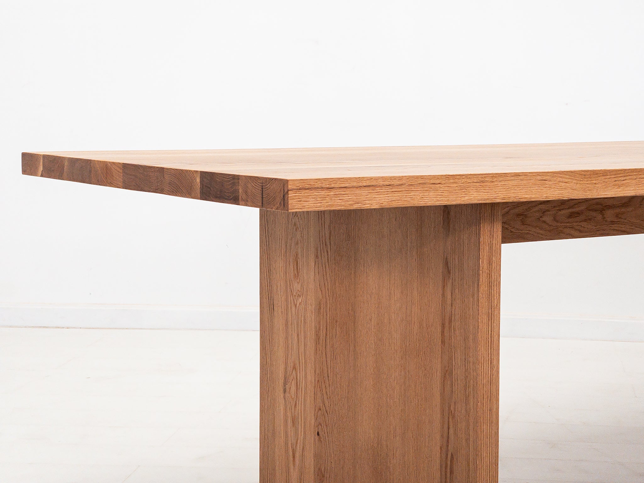 LILY Deluxe Dining Table