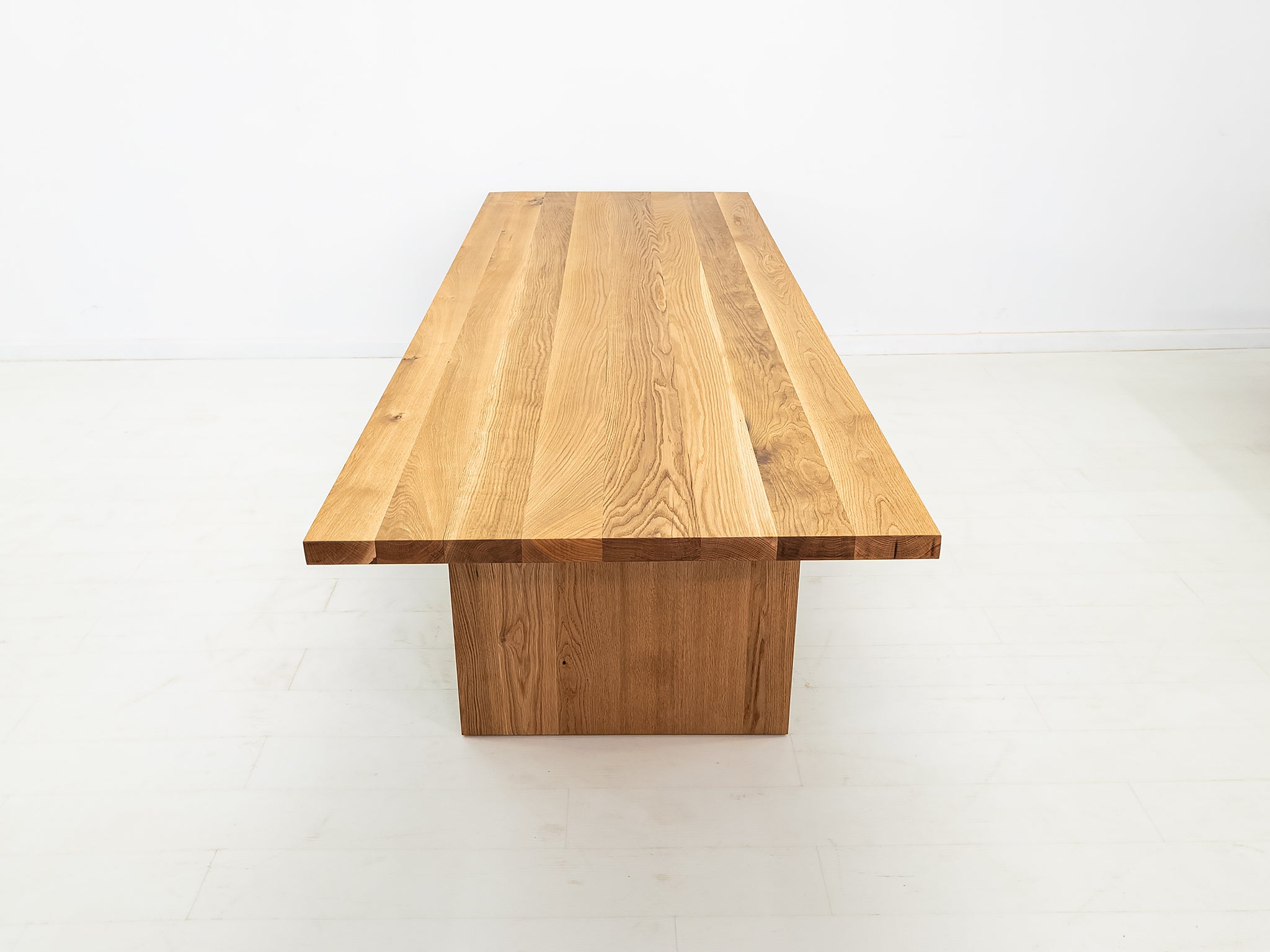 LILY Deluxe Dining Table