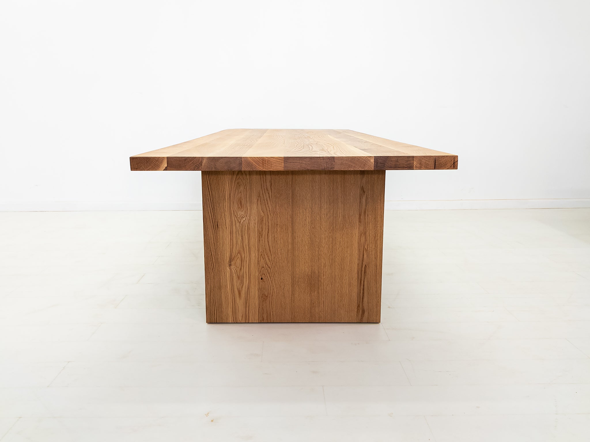 LILY Deluxe Dining Table