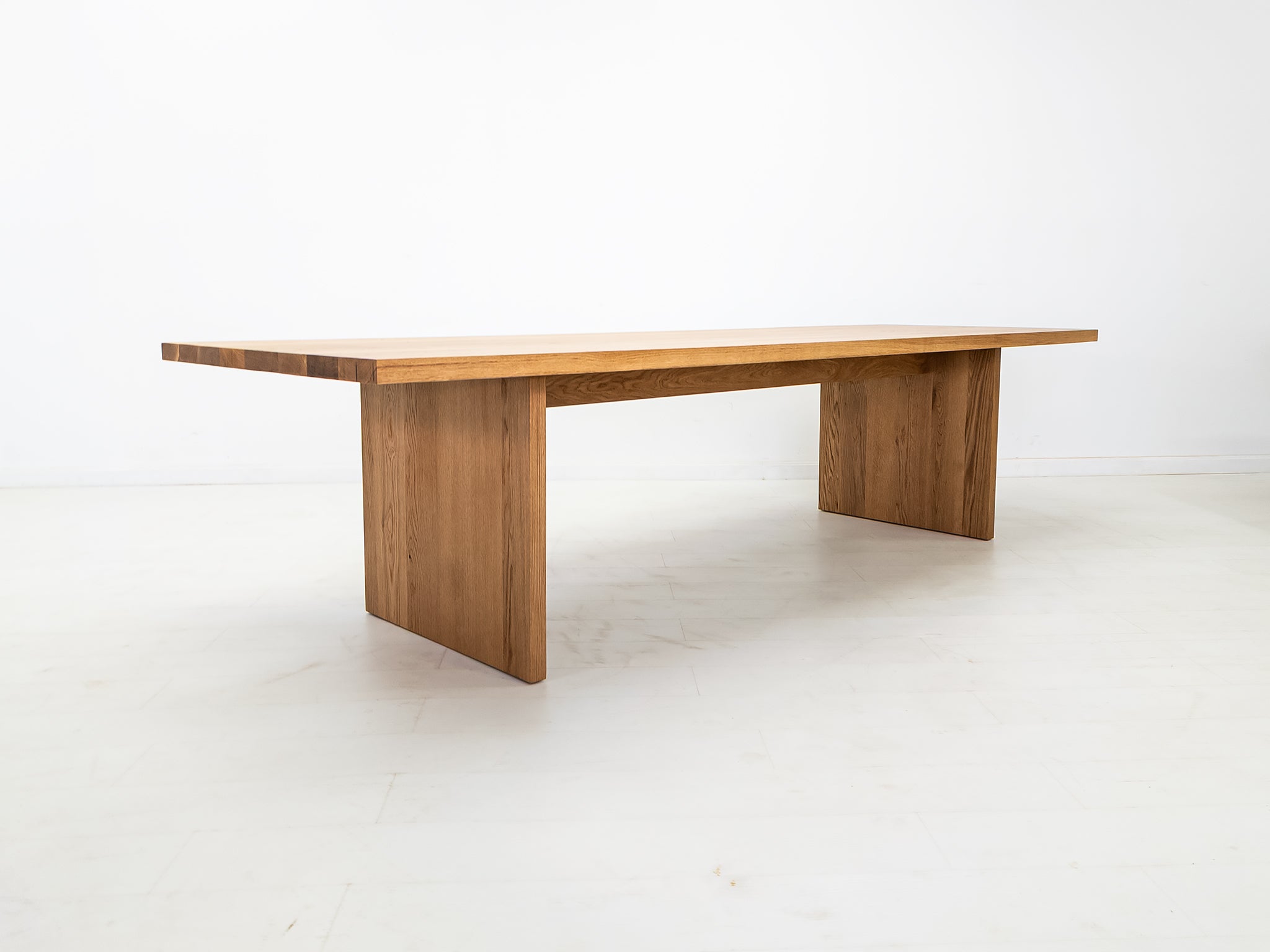 LILY Deluxe Dining Table