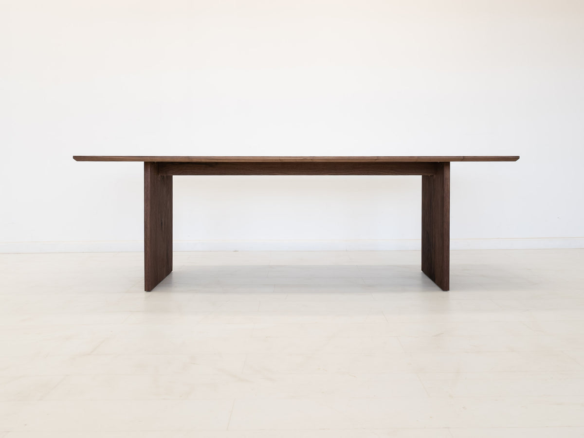 GLEE Dining Table