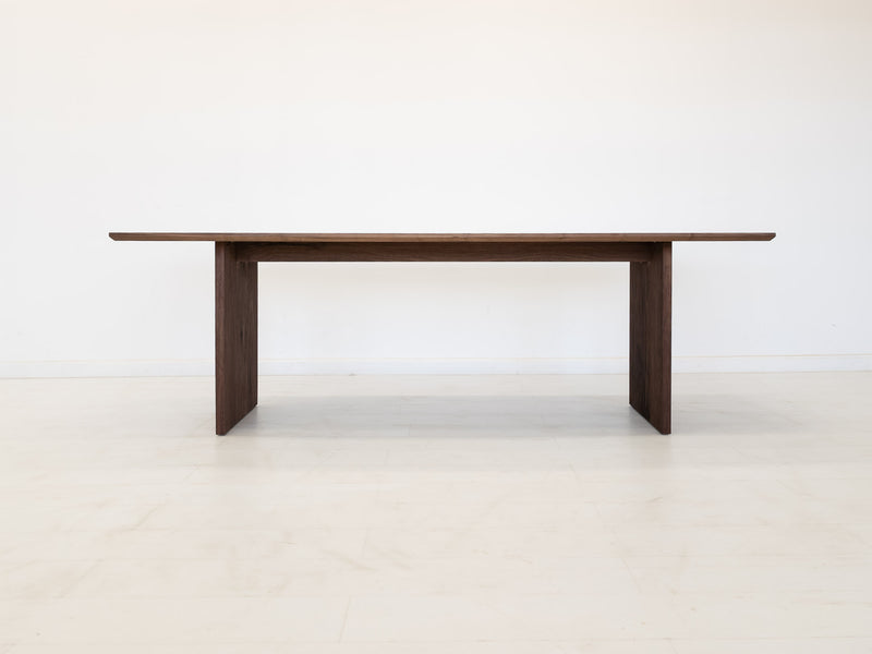 GLEE Dining Table