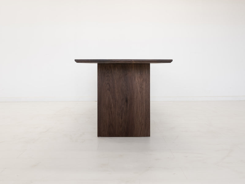 GLEE Dining Table