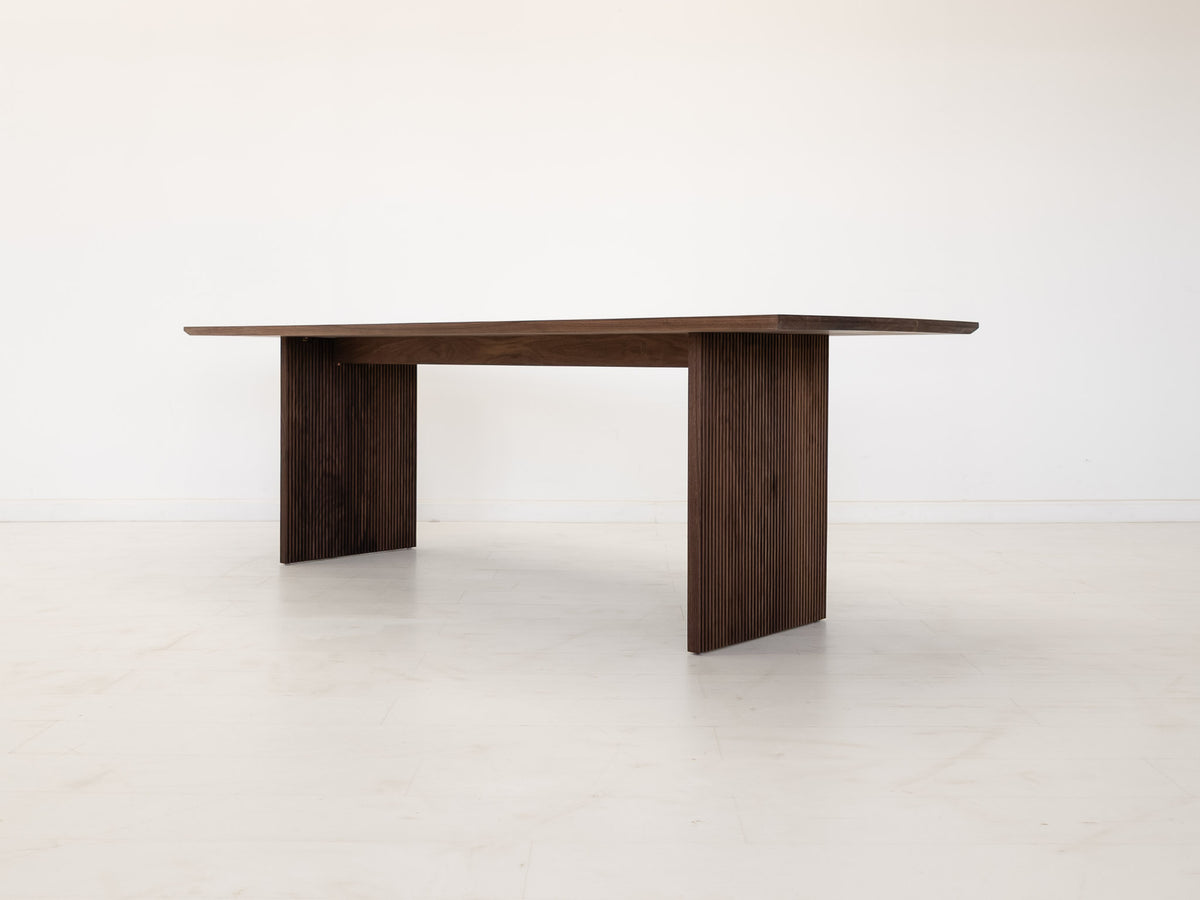 GLEE Dining Table