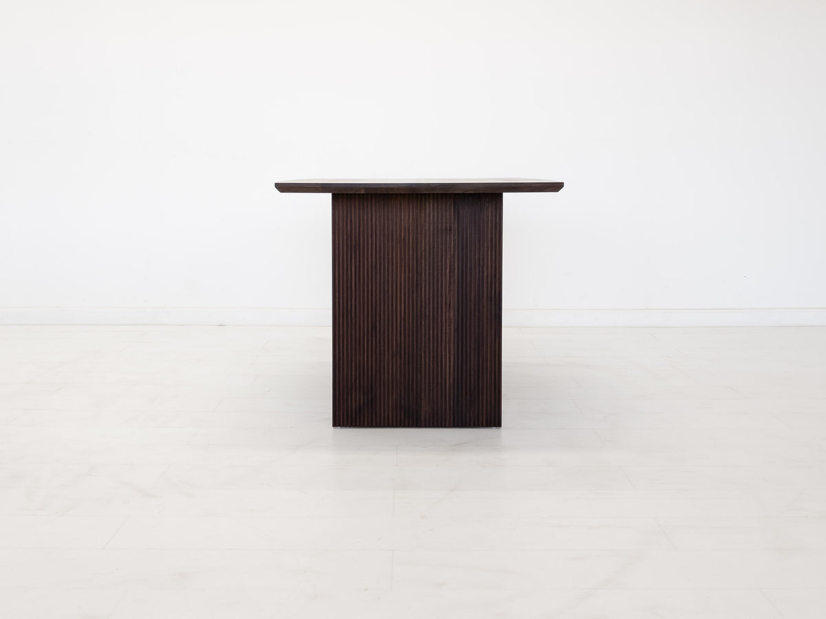 GLEE Dining Table