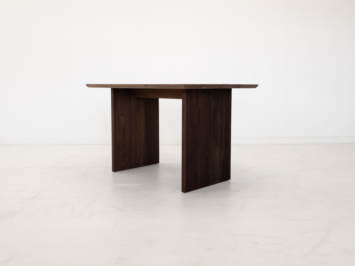 GLEE Dining Table