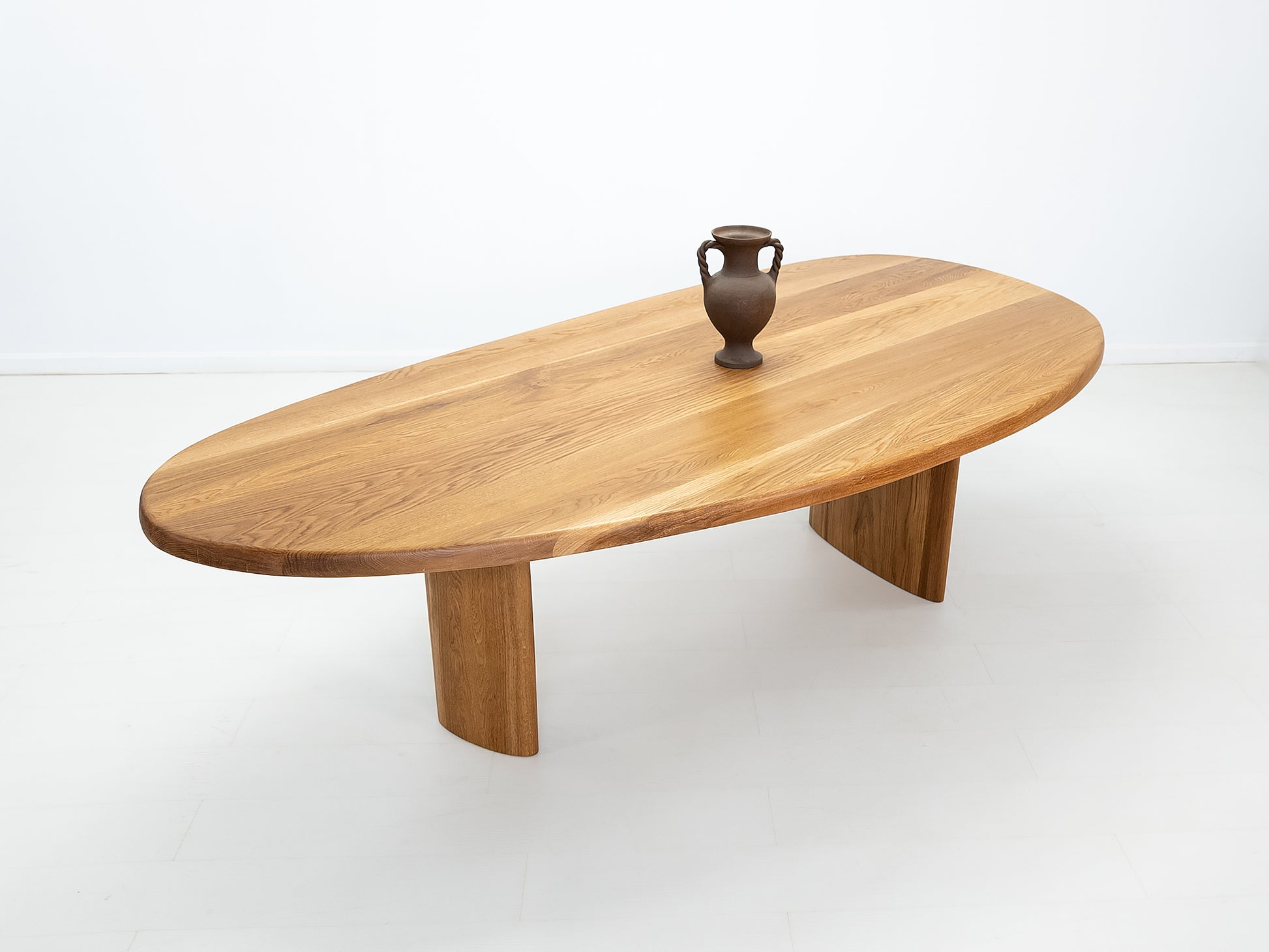 PERI Dining Table