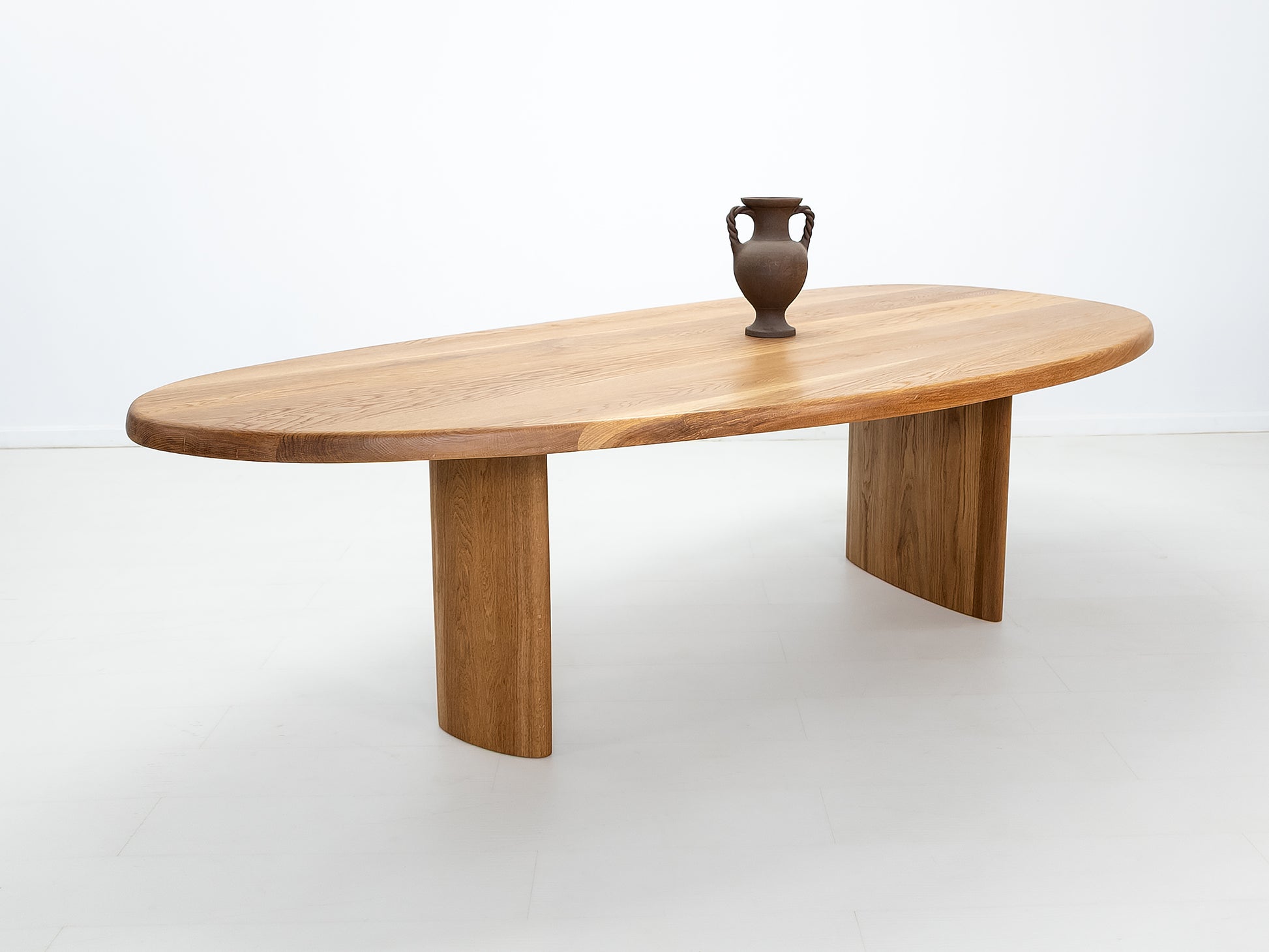 PERI Dining Table