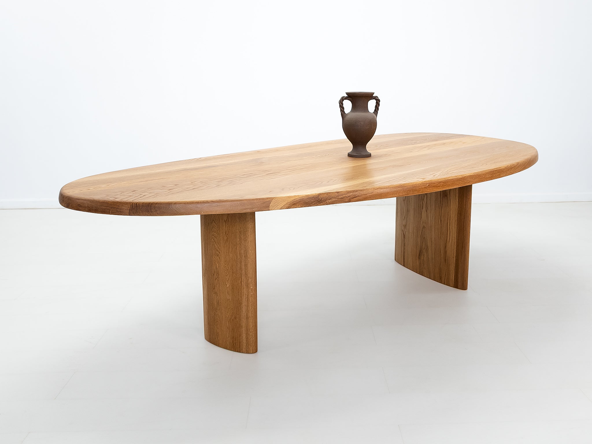 PERI Dining Table