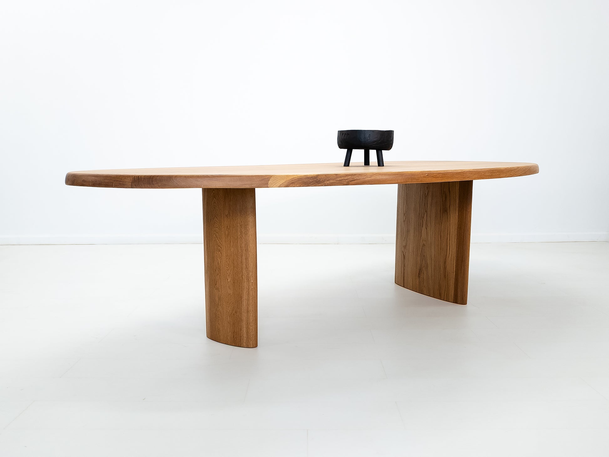 PERI Dining Table