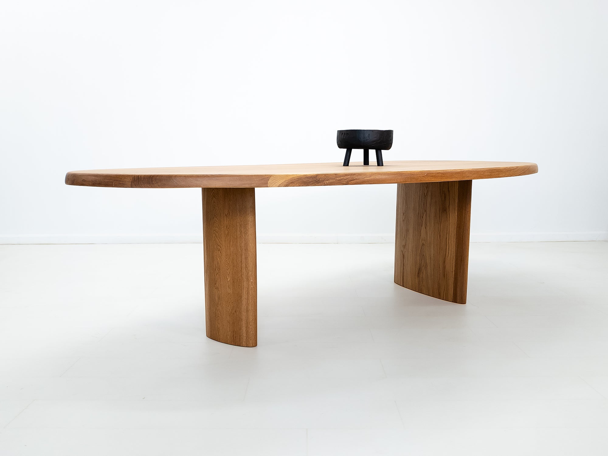 PERI Dining Table