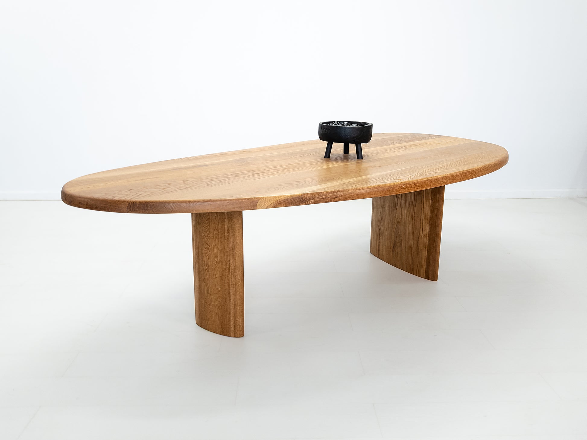 PERI Dining Table