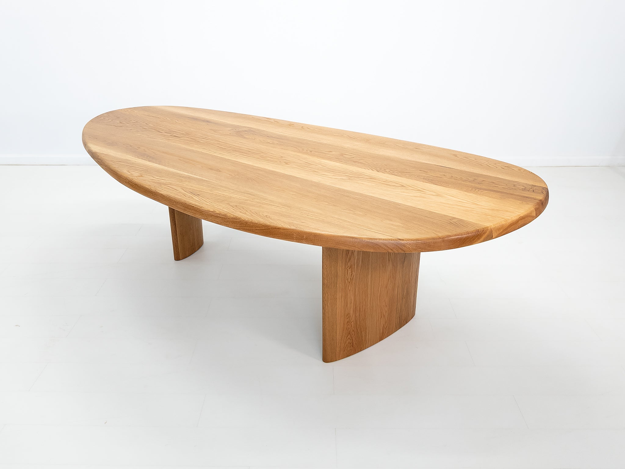 PERI Dining Table