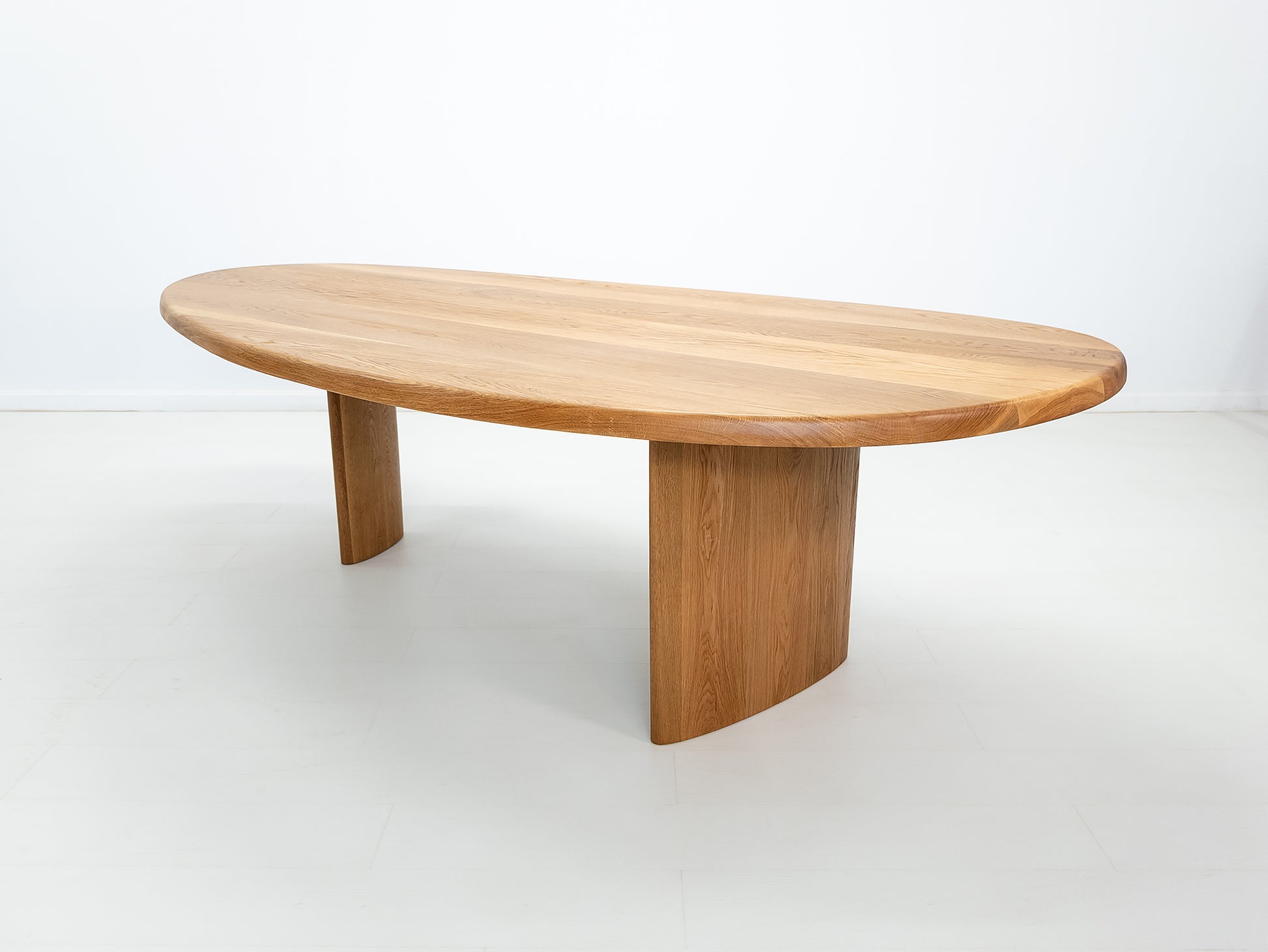 PERI Dining Table