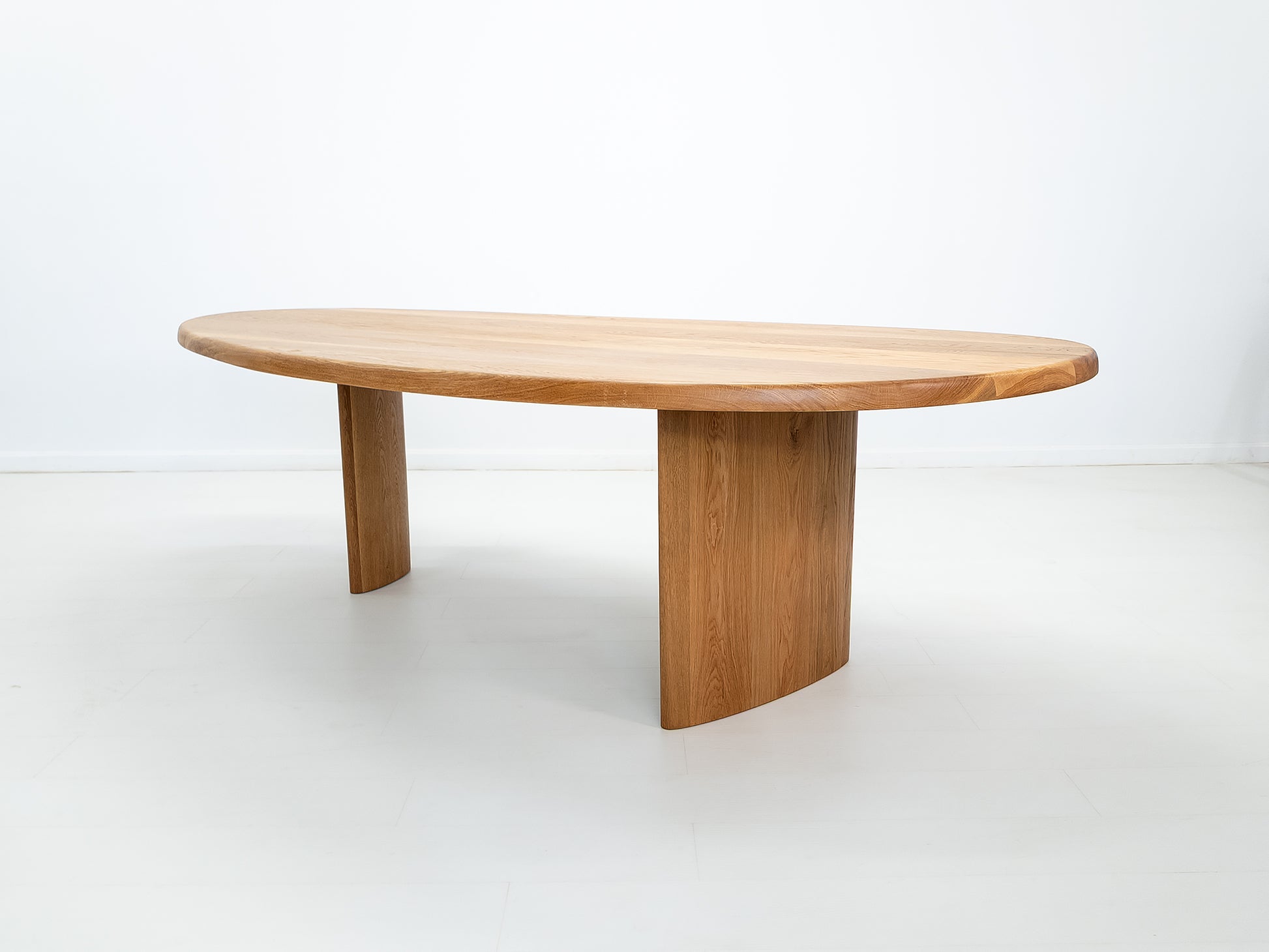 PERI Dining Table