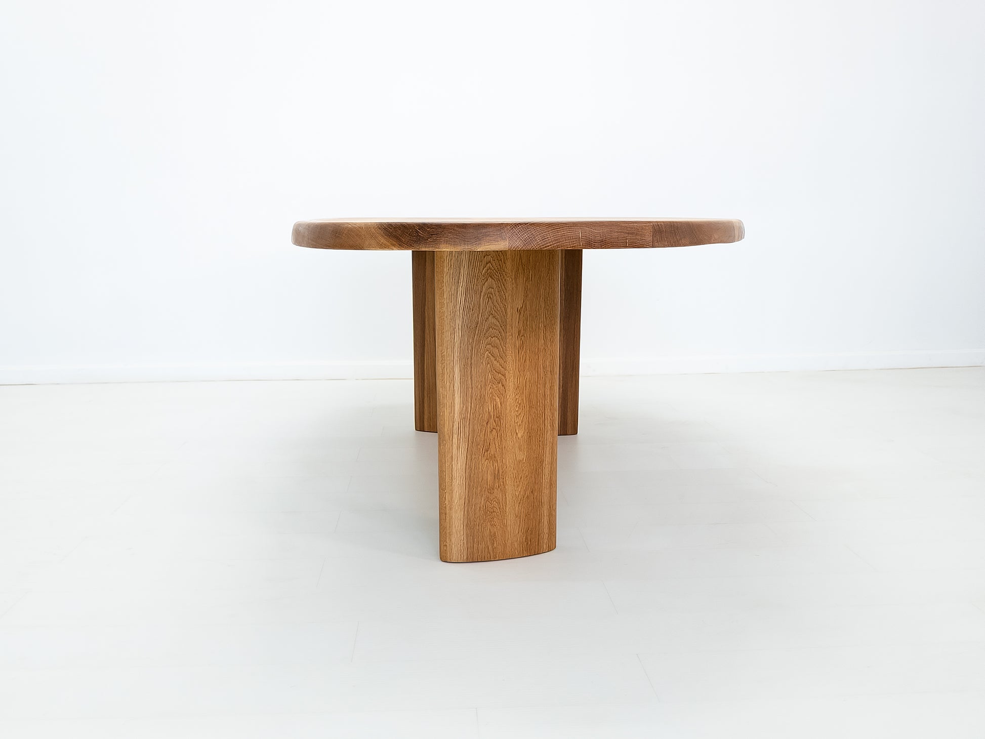 PERI Dining Table